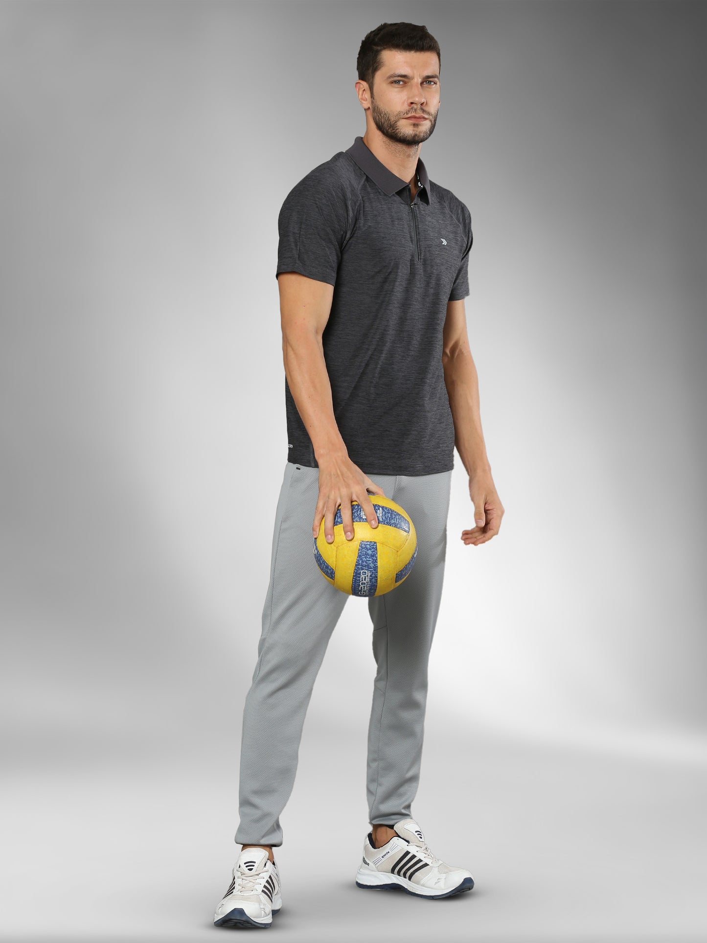 JAMTP002_greyjoggers_fullpose