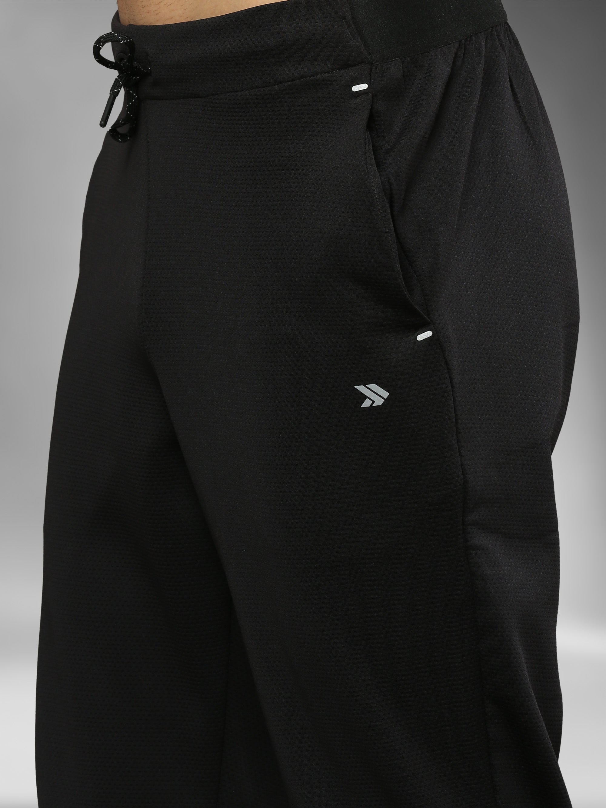 JAMTP002_blackjoggers_closeview