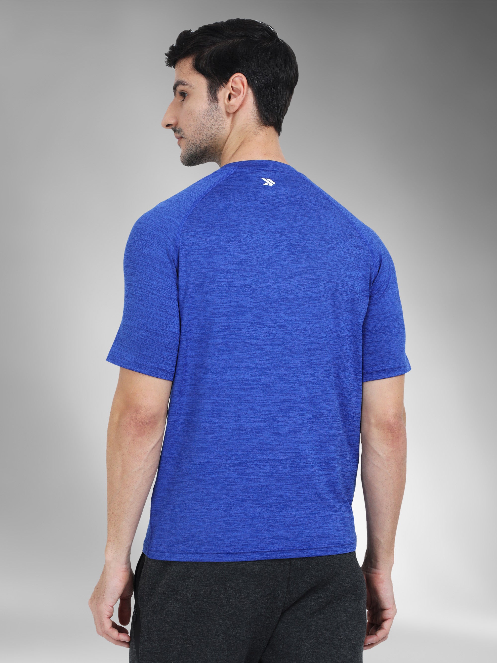 JAMTS001_blue_tshirt_backpose