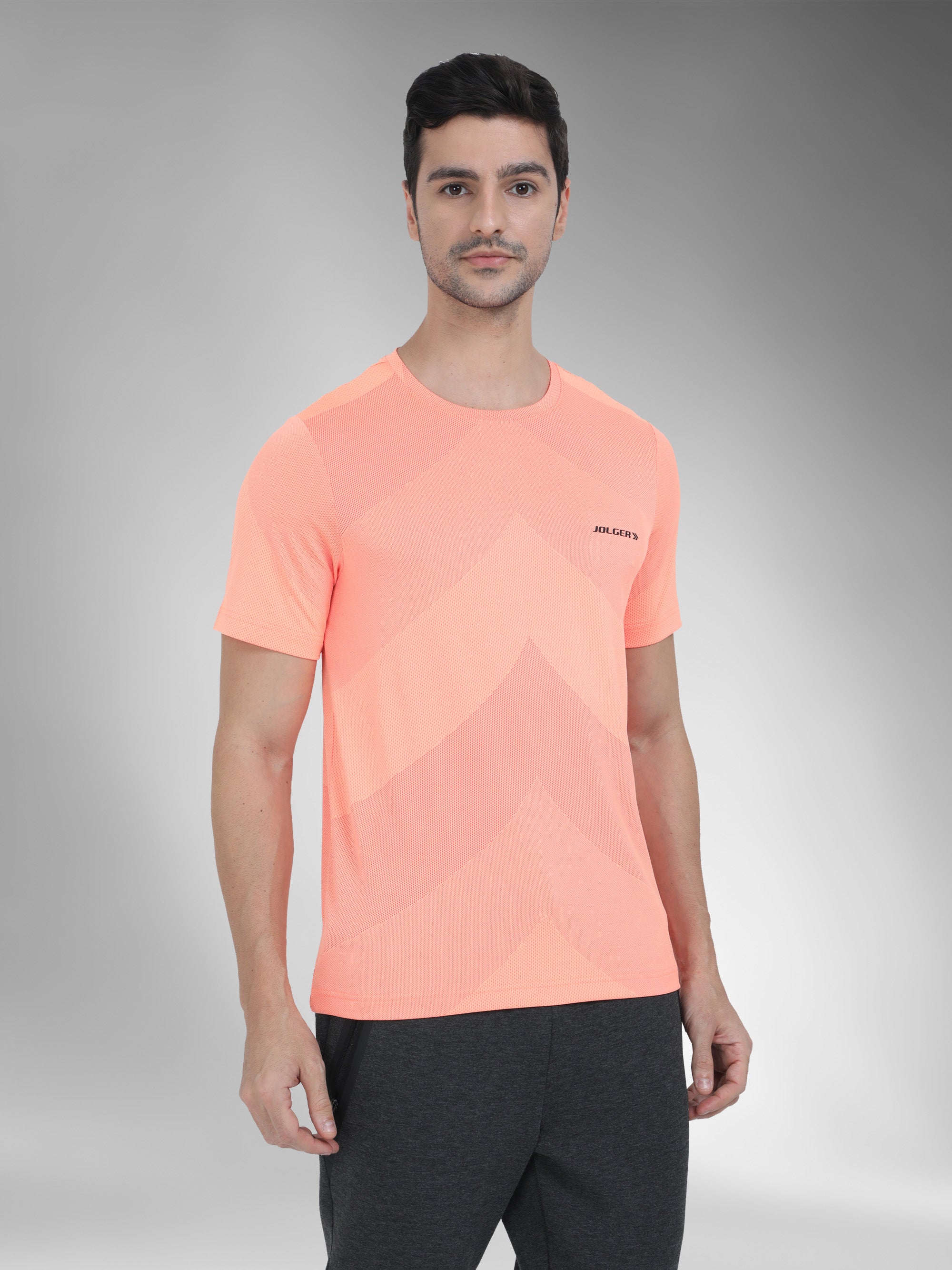 JAMTS003_orange_frontpose_roundneck