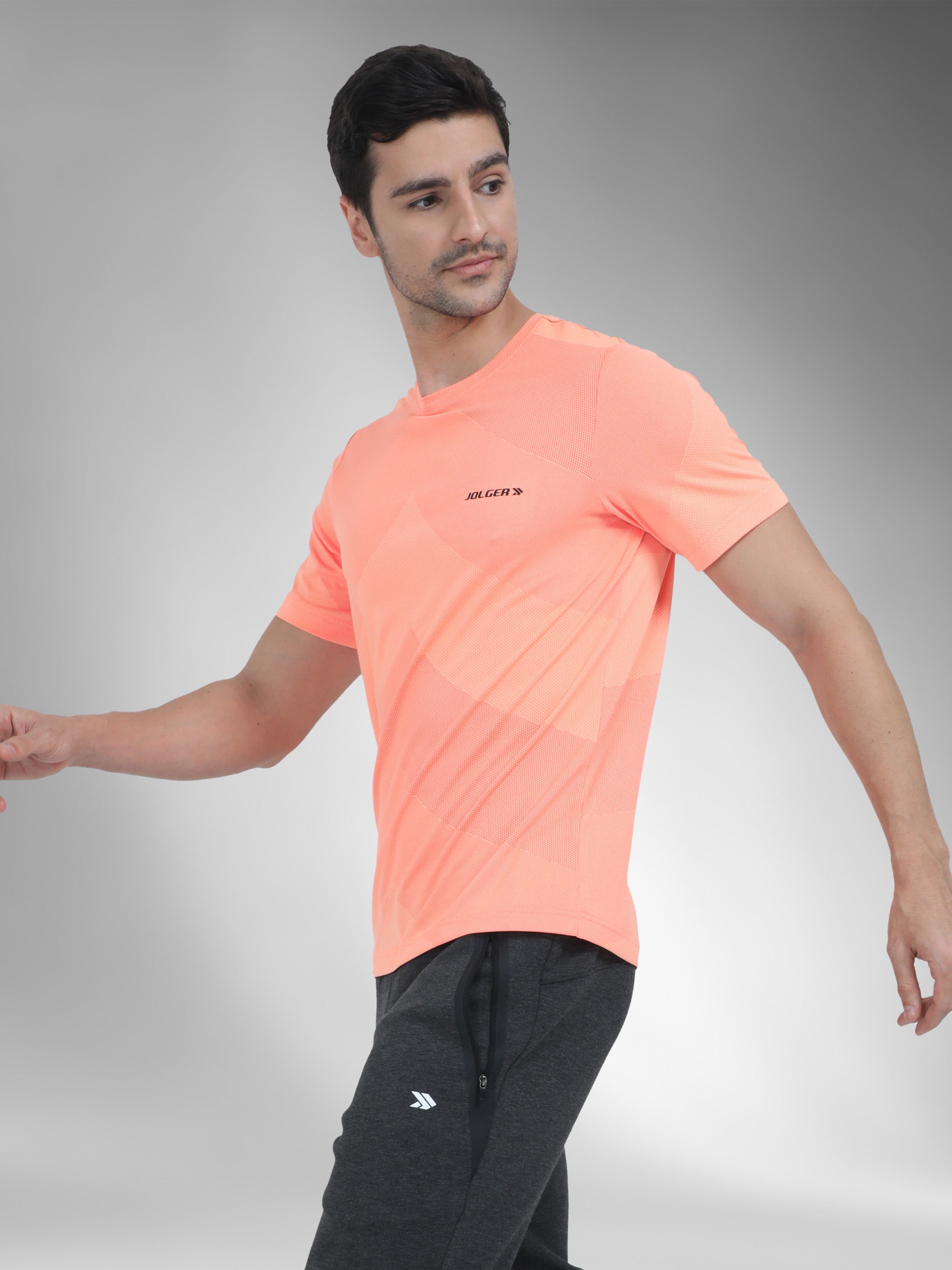 JAMTS003_orange_sidepose_roundneck