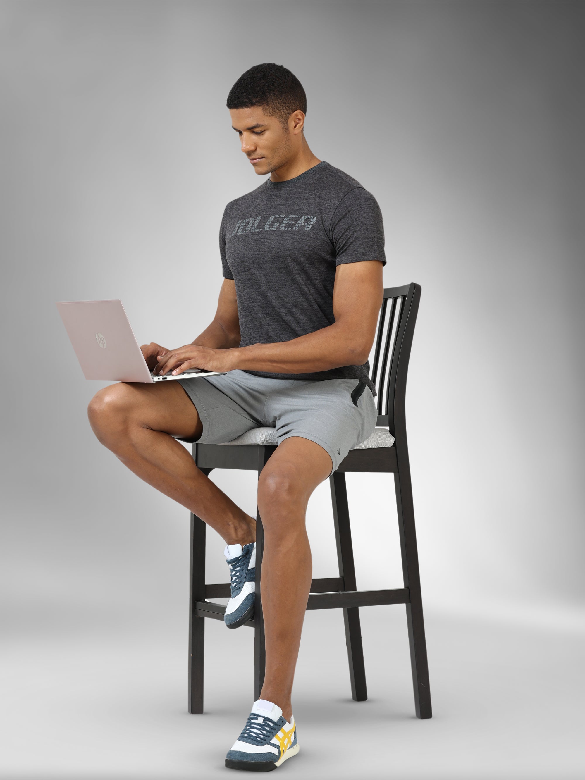 JAMTS008_DarkGrey_fullpose_roundneck