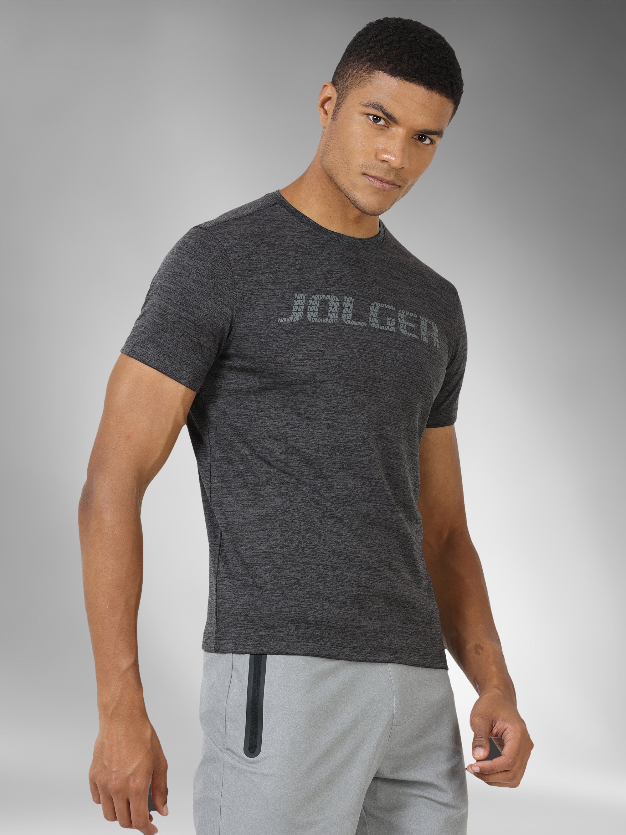 JAMTS008_DarkGrey_rightpose_roundneck