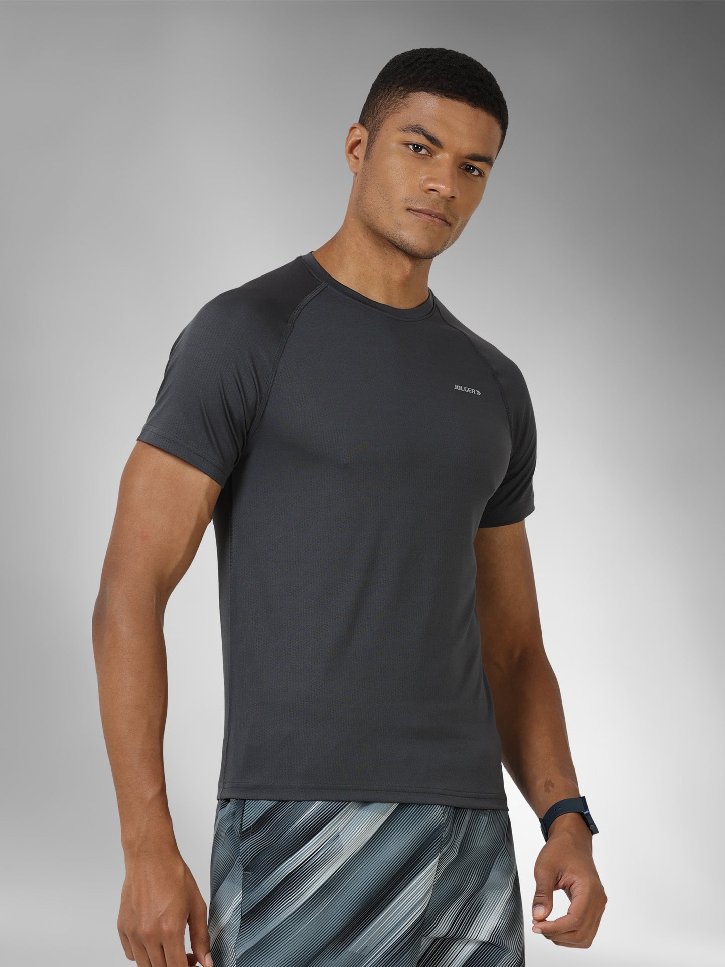 JAMPT009_Grey_Tee_rightpose_roundnecktee