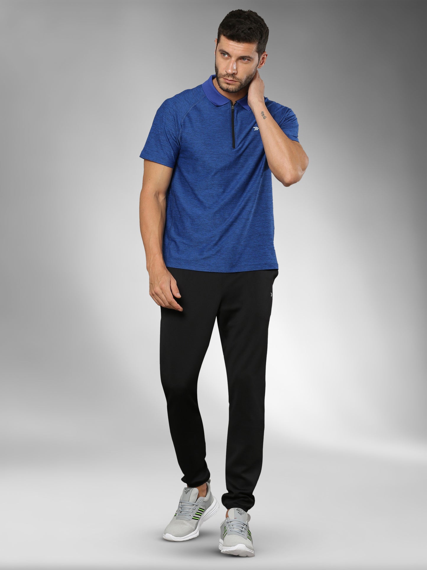 JAMTP002_blackjoggers_fullpose