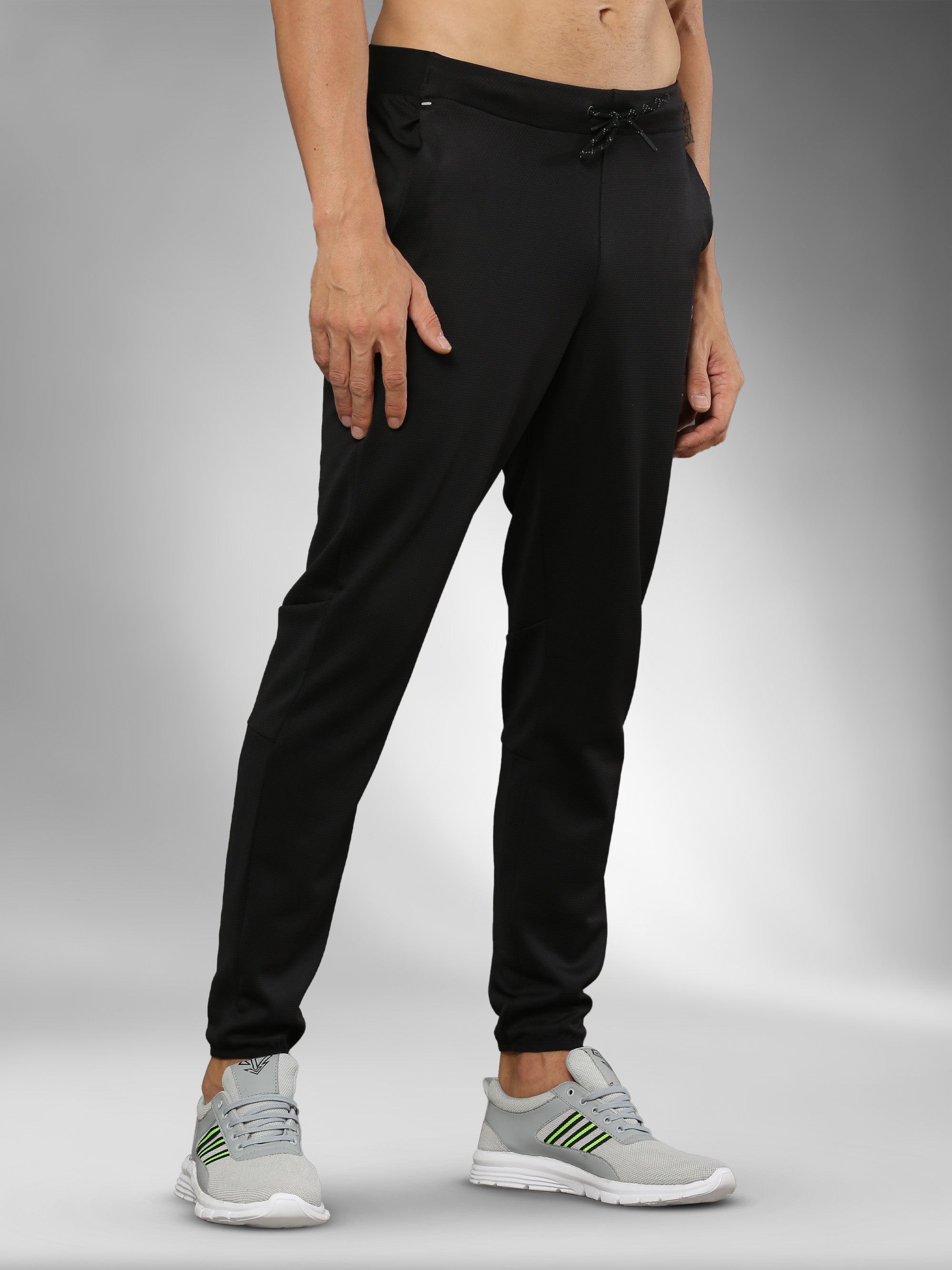 JAMTP002_blackjoggers_sidepose