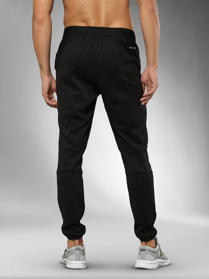 JAMTP002_blackjoggers_backpose