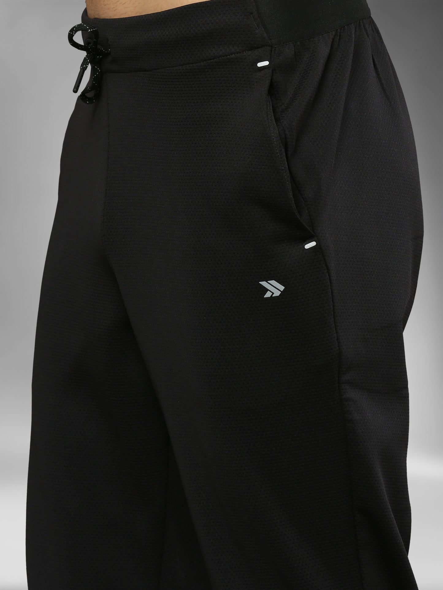 JAMTP002_blackjoggers_closeview