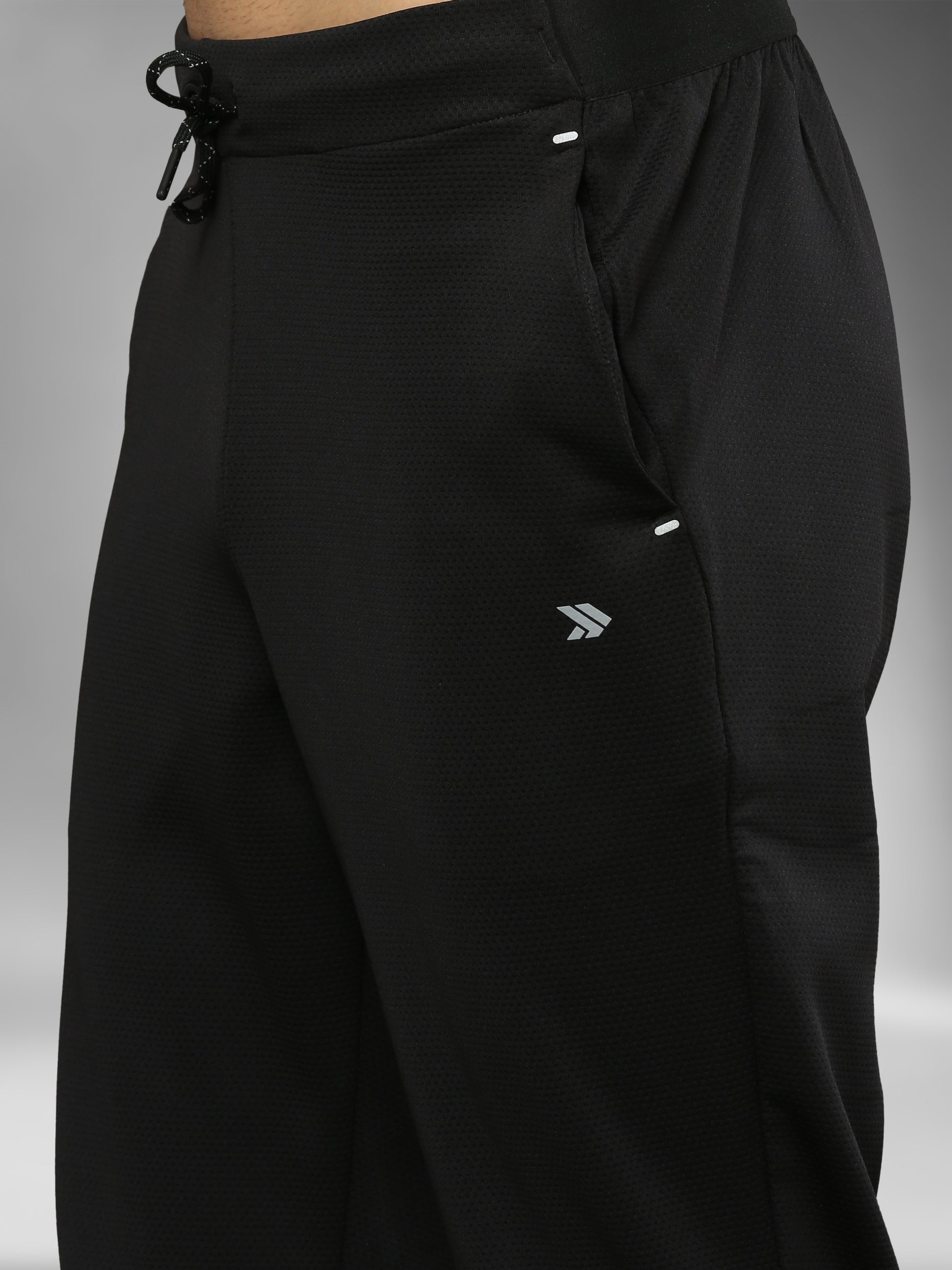 JAMTP002_blackjoggers_closeview