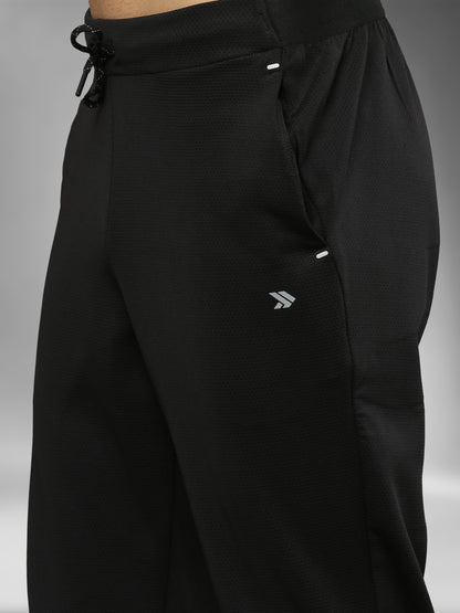 JAMTP002_blackjoggers_closeview