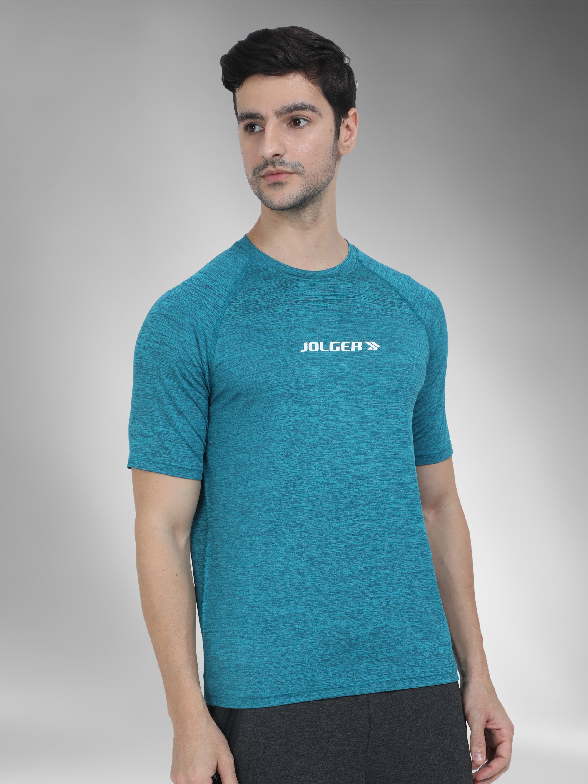 JAMTS001_green_rightpose_Roundneck