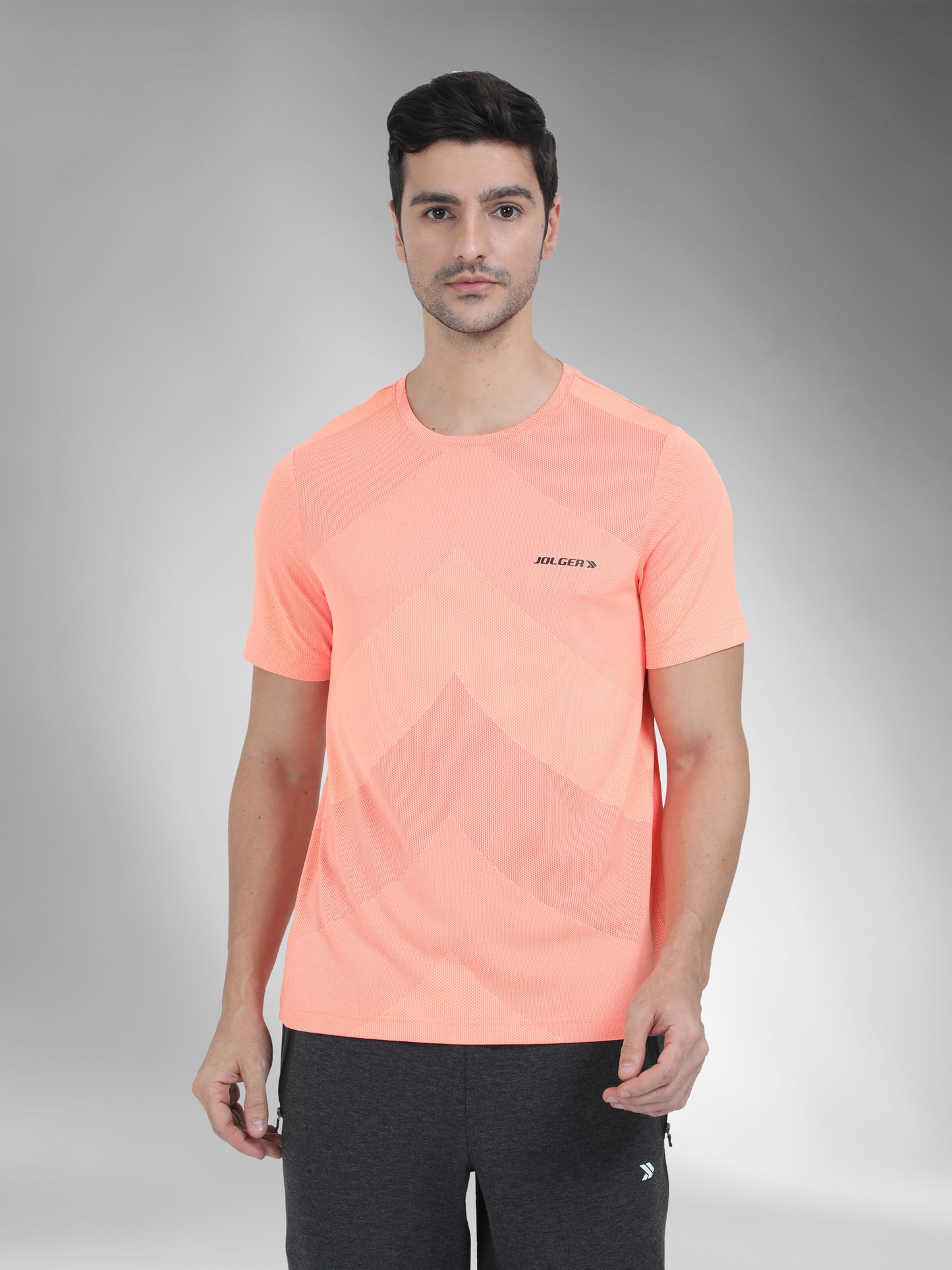 JAMTS003_orange_frontpose_roundneck