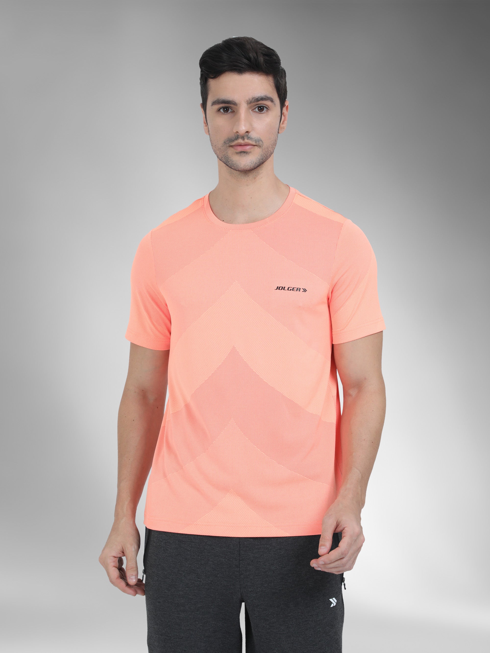 JAMTS003_orange_frontpose_roundneck