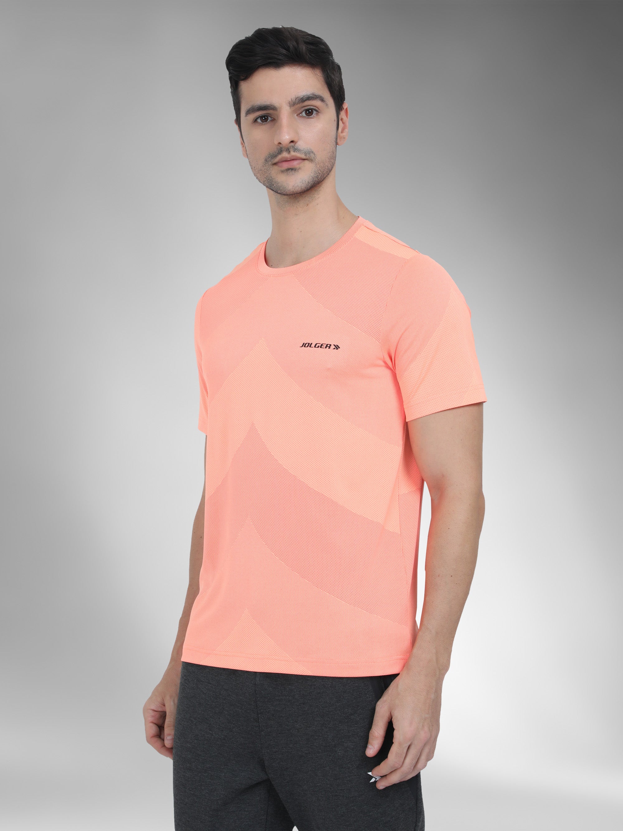 JAMTS003_orange_rightpose_roundneck