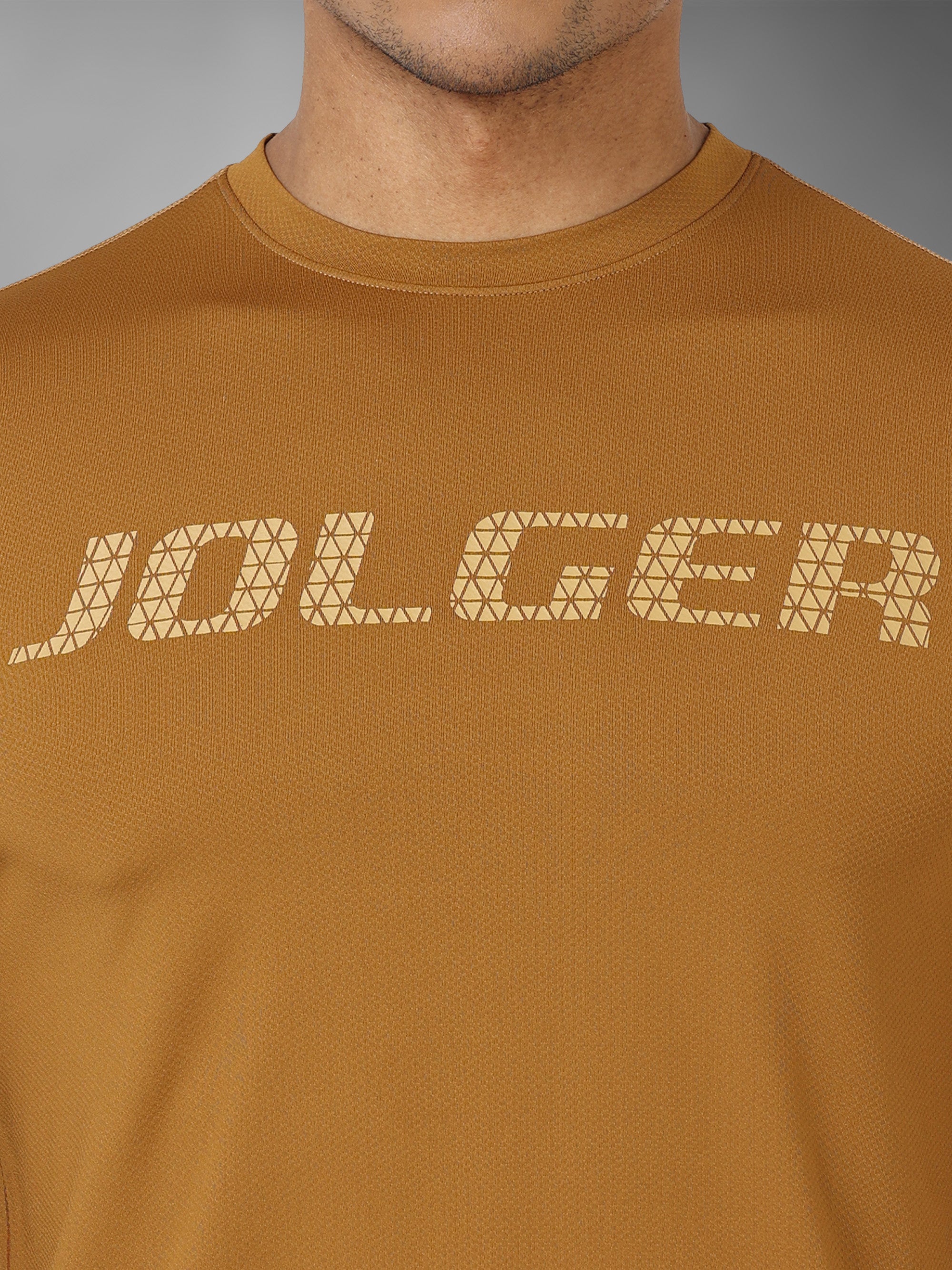 JAMTS008_Brown_closeup_roundneck