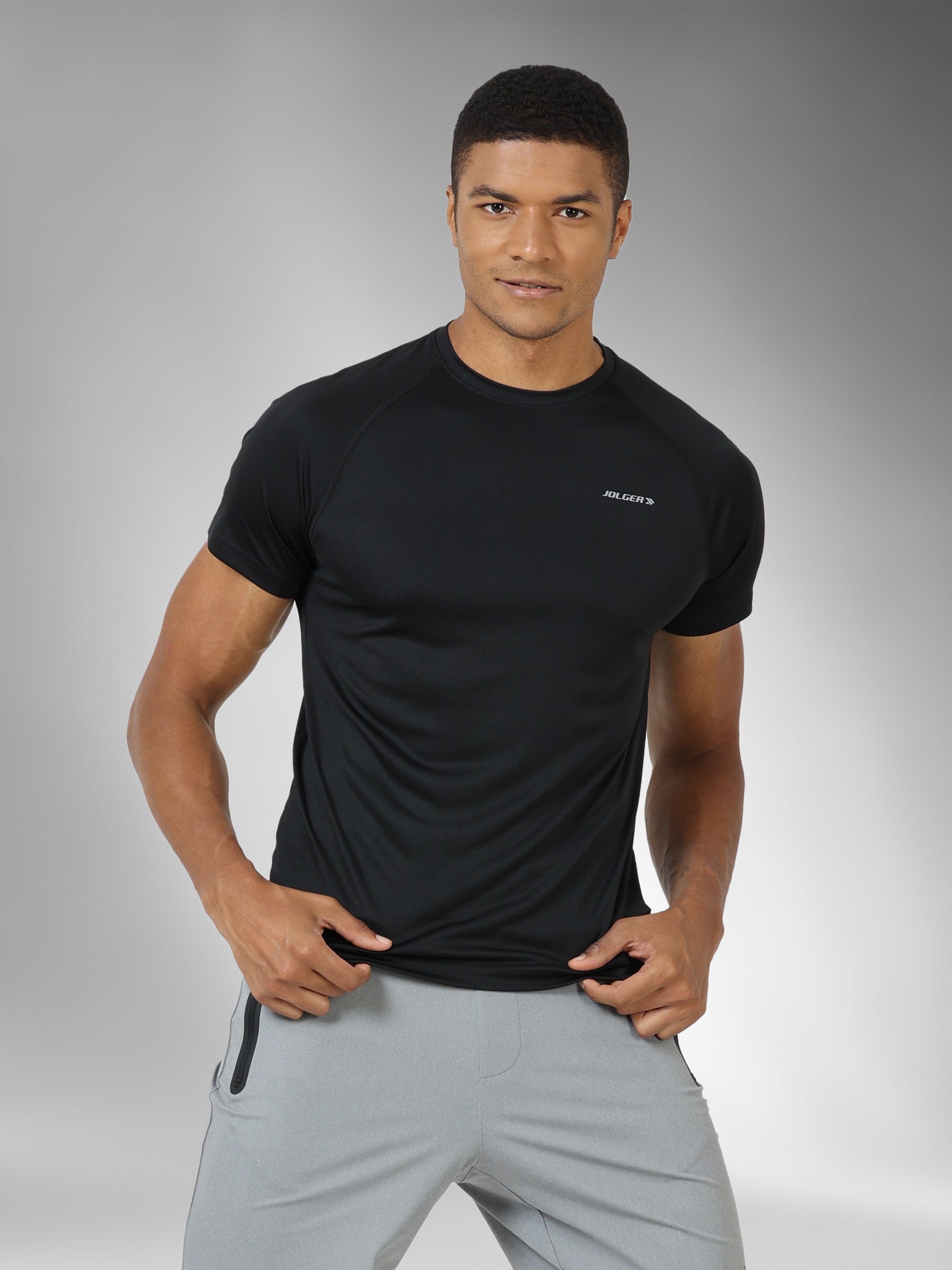 JAMTS009A_black_frontpose_roundnecktee