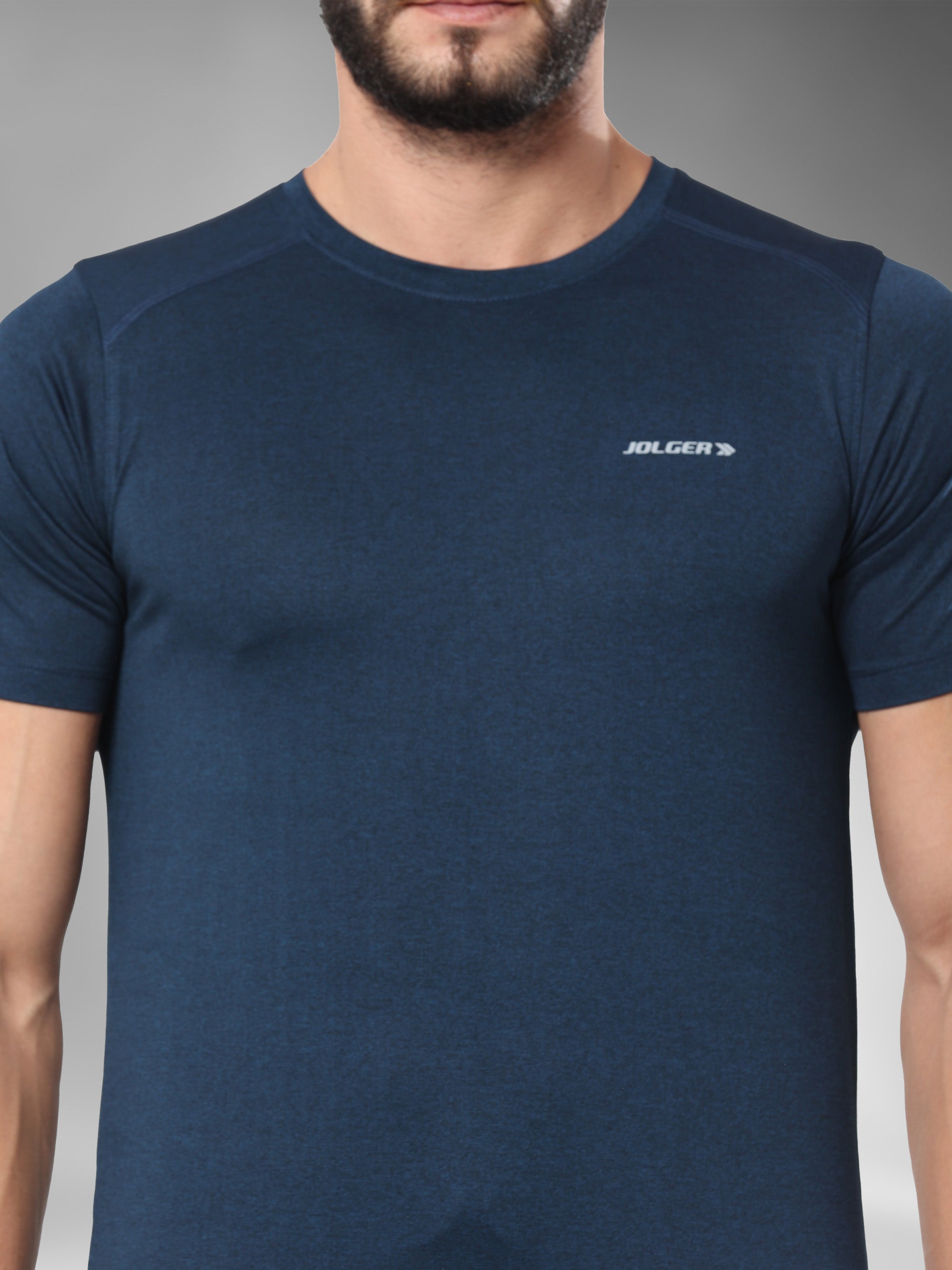 JAMTS011_Navytshirt_closepose