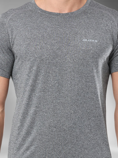 JAMTS011_greytshirt_closepose